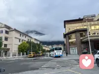 川藏公路三一八，雪山草原美如画。翻山涉水走天涯，不负韶华不负它。配图