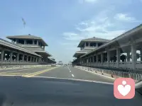 风会吹散烦恼，阳光总会落在你身上。