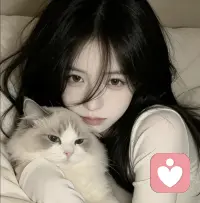 刚睡醒，和我家猫猫合个影配图
