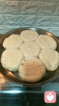 不管心情好与坏，该吃饭的时候要好好吃饭。吃饱了才有精力去高兴，去闹腾，去吵架，去肆无忌惮的耍无赖！