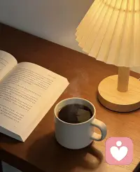 在这个快节奏的时代，
我们习惯了说“我没事”，
却把疲惫和委屈悄悄藏进了深夜。

你是不是也这样？
明明心里很难受，翻遍通讯录却找不到一个可以随时打扰的人；
明明渴望被理解，话到嘴边又怕被说“矫情”或“想太多”。

别怕，陌生人。
我在这里，只做你的专属树洞