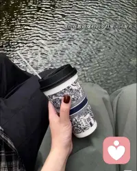#新人报到
我是一名情感倾听者，也是孩子的母亲。曾历经婚姻波折，深陷人生低谷与情绪内耗。在自我救赎的路上慢慢自愈，学会与情绪和解，懂得换位思考，沉淀出温柔通透的共情能力。我擅长听人倾诉待人真诚用心，有耐心。如果你正被困在情感的迷茫里，欢迎你来找我聊聊，我愿做你安心的心灵树洞，倾听你的心声，陪你走出阴霾，重拾奔赴生活的勇气。配图