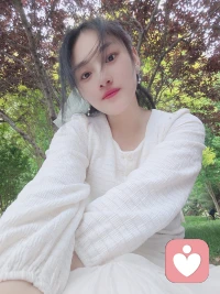学会以简单对复杂，以纯净对喧嚣，享受蓝天白云的惬意，欣赏一花一草的灵动配图