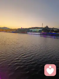 不必反复纠结过往的遗憾、别人的看法、已经发生的事。很多烦恼都是想太多，试着告诉自己：事已至此，顺其自然。配图
