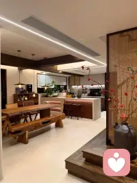 语言这东西，在表达爱意的时候；如此苍白无力，在表达伤害的时候，却如此锋利。配图