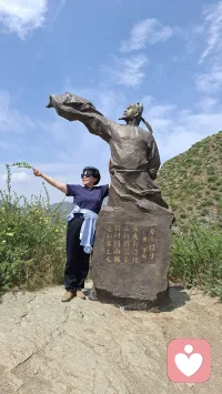 ☘️【访青山盛景】☘️

🌸时维孟夏，天朗气清。余偕良朋，共游大青山。沿栈道徐行，览群峰叠翠，听松风鸟语，心旷神怡，甚欢。