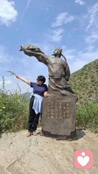 ☘️【访青山盛景】☘️

🌸时维孟夏，天朗气清。余偕良朋，共游大青山。沿栈道徐行，览群峰叠翠，听松风鸟语，心旷神怡，甚欢。