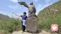 ☘️【访青山盛景】☘️

🌸时维孟夏，天朗气清。余偕良朋，共游大青山。沿栈道徐行，览群峰叠翠，听松风鸟语，心旷神怡，甚欢。