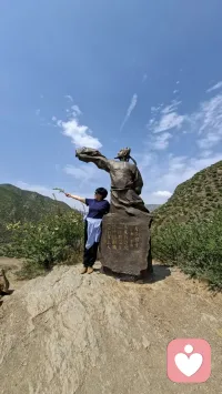 ☘️【访青山盛景】☘️

🌸时维孟夏，天朗气清。余偕良朋，共游大青山。沿栈道徐行，览群峰叠翠，听松风鸟语，心旷神怡，甚欢。