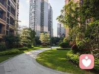 晴空万里，暖意融融，世间风光恰好，不必奔赴远方美景。只想静静守在家中，安稳等候你的身影，与你促膝闲谈，把细碎心事慢慢诉说。