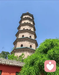 那些抓不住的过往，
不必反复在心底回放。
曾经攥紧的人与时光，
本就有各自去向。
 
不必责怪当初的莽撞，
也不必困在遗憾里回望。
允许故事停在终章，
允许自己慢慢松绑。
 
和那些抓不住的过往，好好说声再见。
放下未圆满的期盼，
把温柔留给眼前的人间。
前路还有风与晴天，
你值得奔赴新的篇章。