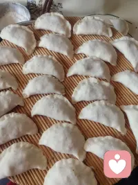 饺子一次比一次包得大☺️好吃😋