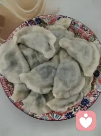 饺子一次比一次包得大☺️好吃😋