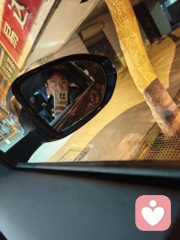 “我周围人声鼎沸 又好似空无一人”