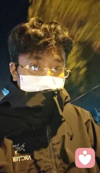 少年总想腰缠万贯，受人称赞，殊不知路途还没走过一半，所谓前途璀璨，要用宝贵光阴来换。
