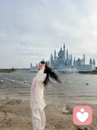 情绪其实分两种：
一种是“当下的情绪”
一种是“长期压抑后的爆发”
大多数人的问题
都是第二种
不是你脆弱
是你真的撑太久了配图