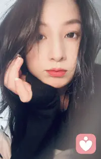 当你经历过权衡利弊的凉薄，承受过心脉受损的痛苦，平静就会登场。平静是一场抽筋剥骨的过程，一次次杀死向外索取的自己，独自自愈千万遍。这就是成长，痛并清醒着，熬过便是重生。