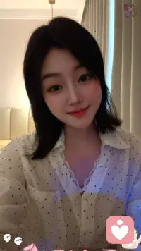 我最崇拜的人是我自己 
   只有我才会帮自己 
   度过一山又一山 
   克服一次又一次难关 ​​​配图