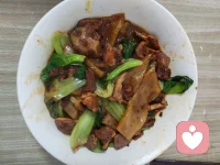 一个独居离异三年的中年妇女，86年，在背负房贷、房租且工资只够勉强维持时，依然努力的活着，始终相信生活会越来越好，生活会善待每个积极努力向上的我们，只有我们心理强大了才不会被困难打到，乐观的态度非常重要，没有过不去的坎，加油😊！配图