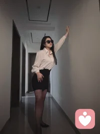  世界很吵，我认真听你说。不用伪装、不用懂事，你的所有情绪，在这里都可以被好好安放。 成年人的崩溃从不用声张，太多情绪藏在沉默里。我愿意做你的情绪树洞，接住你所有的疲惫与迷茫。