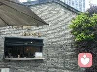 1. 情绪没有对错，所有的崩溃、委屈、不甘，都是你真实的感受。
2. 别让情绪的内耗，消耗掉你对生活的所有热情。
3. 很多事，说出来，就已经好了一大半。
4. 你不需要强迫自己坚强，脆弱和柔软，也是你的一部分
 
 
 
