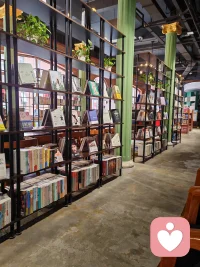 有一天你不再寻找爱情，只是去爱
你不再渴望成功，只是去做
你不再追求空泛的成长
只是开始修养自己的性情
你的人生，一切才真正开始配图