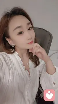 人只有快乐，运气才会好，若热爱，生活哪里都可爱。” 世界上所有的惊喜和好运，都是你累积的温柔与善良！如果不开心就来找我聊聊吧！包你心情愉悦配图