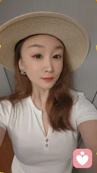 活在自己喜欢的状态里，按自己的意愿去生活，去做想做的事，吃想吃的东西，见想见的人。不要害怕失去，朋友没了可以再交，爱情没了可以再遇，钱没了可以再挣，你本就一无所有，何惧从头再来。生活是自己的，该清醒时别糊涂，该快乐时别将就,人生就这一趟，活得自在些,别让鸡零狗碎的生活，耗尽了短暂的人生。配图
