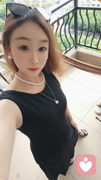 到了有质感的年纪，一切都刚刚好。不喜欢的人和事，学会绕道而行，日子安静从容，慢慢前行。岁月只在年龄上留下痕迹，心却越来越简单、越来越纯粹。配图