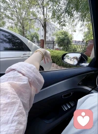 愿你拥有直面困难的勇气，也拥有接纳不完美的从容。不必苛求事事完美，只需始终保持向上的姿态。不必追赶世间所有人的脚步，守住自己的节奏，安静努力，静静发光。配图