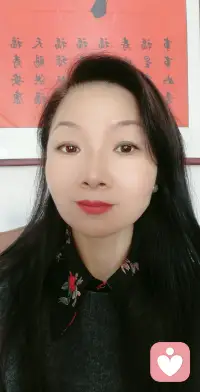 任何人的劝阻都不会让你大彻大悟，真正能让你如梦初醒、看透人情世故的，只有经历、吃亏、遗憾和受伤。人教人，怎么都教不会，事教人，一次就足够了。吃亏和吃饭一样，经历得多了，人自然就慢慢成长了。千万不要去强行纠正别人，成年人的世界，只做筛选，不做教育。能说服一个人的，从来不是道理，而是撞过的南墙，能点醒一个人的，从来不是说教，而是走过的磨难。