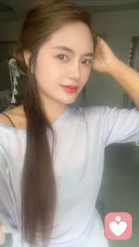 像智者一样去劝别人，却像傻子一样折磨自己，安慰别人头头是道，自己却在深夜独自抱枕哭泣，人都是这样，道理总是能说服别人，却说服不了自己…配图