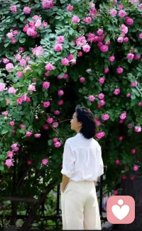 六祖慧能说：
“本来无一物”
能悟到这层的人，烦恼少一大半的一大半。
放不下的人和事都是自己加上去的[呲牙]，不管你任何时候打开双手，本来就没有东西，放下也不亏什么。配图