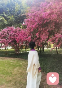 人真正需要的东西其实很少，
但我们花了大半辈子，
才慢慢分清楚什么是需要，
什么只是一个还没看透的执念。
这个分辨的过程，
也是一种修行。  ​​​配图