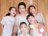 什么是优生？什么是差生？是成绩吗？成绩在人的一生中最个土豆😇
​太多的家长因为所谓的好成绩，无明的将孩子变成了争取高考的工具[困]却丢失了怀孕时的祝愿一一一
​“孩子健康就好，快乐就好”配图