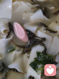 自己擀的湖北手工面，煮一碗热汤，暖的不只是胃。
就像婚姻里的日子，揉面、擀面、下锅，一步一步慢慢来，总能煮出温柔的滋味。
那些藏在生活里的委屈和纠结，不用急着理清，先吃口热的，再慢慢和我说说。
我是舒心倾听，在这里陪你，把日子过得热气腾腾✨配图
