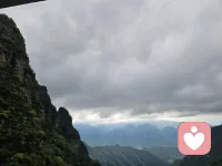  不用伪装，不必逞强，在这里你可以卸下所有防备。我认真倾听，守护你的小情绪。配图