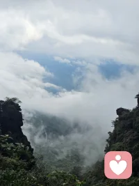 是不是每次想倾诉，都害怕对方不耐烦、劝你想开点、否定你的感受？
作为专业倾听师，我不会劝你大度，不会指责你敏感，不会打断你的倾诉节奏。
严格保护聊天隐私，一对一沉浸式聆听，帮你梳理混乱思绪，释放积攒压力。
不管是感情纠葛、职场内卷、原生家庭困扰，还是莫名的emo孤独，都可以放心来找我。配图