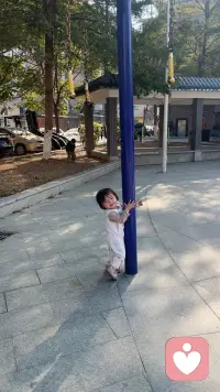 情绪没有对错，难过不必藏起来。愿做你深夜里的一盏小灯，接住你的委屈、迷茫与心事🌙配图