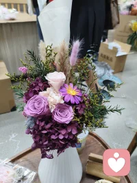 当能量越高、开始转运，进入正向创造的轨道时，会呈现一些具体的表现:

不管遇到什么问题都能想通、学到东西，看待问题的角度也更多元。
想通后能立刻恢复轻松与平静， 这是福报好的表现，智慧和福报越大，心态转换的速度就越快。

一些过去的旧人会逐渐疏远或断开联系，因为一个人要向前走，必然要轻装上阵，过去的人代表着过去的能量纠缠，而新旧能量的转化需要摆脱一些不好牵绊， 睡眠质量变好，吃什么都香，走路步履轻盈， 即便体重超重也不觉得笨重。
人就如同车子，若是自身状况百出、处处不得劲，即便遇到再好的机遇， 也难以把握

起心动念的显化速度很快，无论念头好坏。
早上萌生的想法，中午可能就会实现；
今天定下的心愿，下周或许就会达成，而且结果总是出乎意料， 不按常规出牌。这都代表你能量充足、心地纯净， 善念居多。

开始喜欢上独处，不再把期待、爱和安全感寄托在某个不确定的人身上，会主动远离嘈杂的人群，开始欣赏四季更迭，喜欢亲近大自然， 不再愿意取悦她人，也不会逼迫自己合群，更没有了非要”赢“的执念，内心时常会生出知足感，充满对万物的感恩，并且会把这份感恩落到行动上，用实际行动爱护身边的一切，待人接物有礼有节，将健康放在首位，敢于跟一切影响自己健康的人、事、物划清界限。

开始注重守护自身能量，留意自己的情绪变化，走向身心灵和谐的道路，也会有意识地接触高维度的人事物界限感变得分明以前习惯说”好”现在敢于说“不，”善良且不失锋芒，不再愿意参与他人的是非对错， 能够共情和理解他人，但绝不允许他人消耗自己的能量

直觉变得敏锐，该与什么样的人交往，更明白该远离什么样的人。
不执着于表象，也不会用道德绑架自己。 生活圈子会发生改变，尔虞我诈的人逐渐消失， 面对负面视频、负面信息以及带有负能量的人事物，会自动划过，不再与之产生链接。
不再允许这些东西污染、抓取、吸食自己的能量

胆量变大，无惧无畏，不怕丢人、不怕丢面子，懂得只有先放下所谓的“面子”才能拥有真正的尊严。
多年的坏习性会慢慢改变，甚至会对这些习性产生厌恶，一些旧疾也会逐渐消散。

不再执着于说服、开始收回向外分散的精力，专注于自我学习和成长能够随缘度日，安住当下，积德行善，不抱怨生活，立意高远，气场也会变得强大——面相愈发庄严，慈悲中带着威严智慧
#治愈系风景 #自然疗愈#身心灵疗愈#聆听者#陪伴者#天道文化#高维智慧#正能量#生命