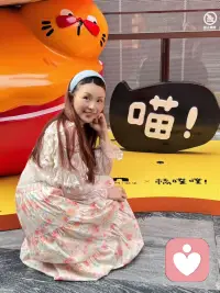 市井烟火，是治愈内耗最好的解药
常在情绪拉扯里辗转，就多走进人间烟火看一看。
分享几段长期感悟，简单通透：
1、吸引力很容易获得，但愿意承担麻烦与伤痛的担当，万里挑一。很多关系只有欢愉，扛不住风雨。
2、不要试图改变本性自私的人，人成年之后，骨子里的底色很难逆转。善良，才是一段长久关系的基石。
3、执念大多不是放不下那个人，而是放不下心里那份没有圆满的期待。
4、不必向所有人剖白内心，知己无需多言，旁人很难真正共情你的伤痕。

静下心感受三餐、街巷、人群。
向外看见烟火，向内厘清自己。配图