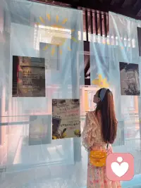 市井烟火，是治愈内耗最好的解药
常在情绪拉扯里辗转，就多走进人间烟火看一看。
分享几段长期感悟，简单通透：
1、吸引力很容易获得，但愿意承担麻烦与伤痛的担当，万里挑一。很多关系只有欢愉，扛不住风雨。
2、不要试图改变本性自私的人，人成年之后，骨子里的底色很难逆转。善良，才是一段长久关系的基石。
3、执念大多不是放不下那个人，而是放不下心里那份没有圆满的期待。
4、不必向所有人剖白内心，知己无需多言，旁人很难真正共情你的伤痕。

静下心感受三餐、街巷、人群。
向外看见烟火，向内厘清自己。配图