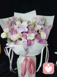 朋友开着花店，经常能看到漂亮的花，心情美美哒，配图