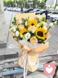 朋友开着花店，经常能看到漂亮的花，心情美美哒，配图