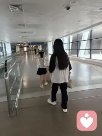 真相很残酷，如果爱还在，背叛根本不可能发生。你们年少时的爱是心动的奔赴，而人到中年的爱是珍惜，是敬畏，是一想到你会受伤就会主动收手的自我约束。看清这一切后我便轻轻松松做了了一个决定。配图