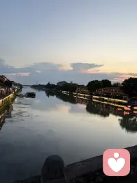 真相很残酷，如果爱还在，背叛根本不可能发生。你们年少时的爱是心动的奔赴，而人到中年的爱是珍惜，是敬畏，是一想到你会受伤就会主动收手的自我约束。看清这一切后我便轻轻松松做了了一个决定。配图