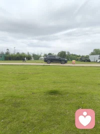 允许自己慢下来，难过也没关系，你已经很努力在撑了，我一直都在。
黑暗只是暂时的，你不必逼自己立刻好起来，好好抱抱疲惫的自己