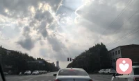 再阴霾的天，只要想开，就一定有光透出来！