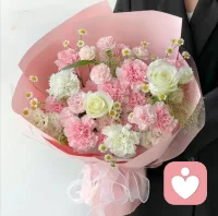 母亲节
世人总爱把母亲架进宏大的叙事里，冠以伟大与无私。
却常常忽略，她们也是普通人，有疲惫，有软肋，有撑不住的时刻。
 比起无休止的歌颂，
更愿世间多一份对母亲真切的心疼、体谅与关爱。