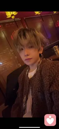 年岁尚浅，温柔足够。
懂所有难言的烦恼。
不评判，不说教，只陪伴与倾听。
卸下伪装，所有心事都可以对我说。